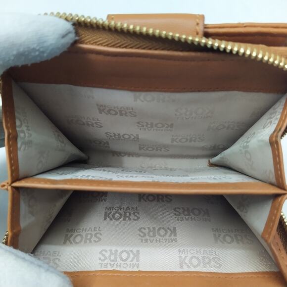 Michael Kors Brown Leather Quilted Zip Around Credit Card Bifold Square Wallet - Picture 16 of 16